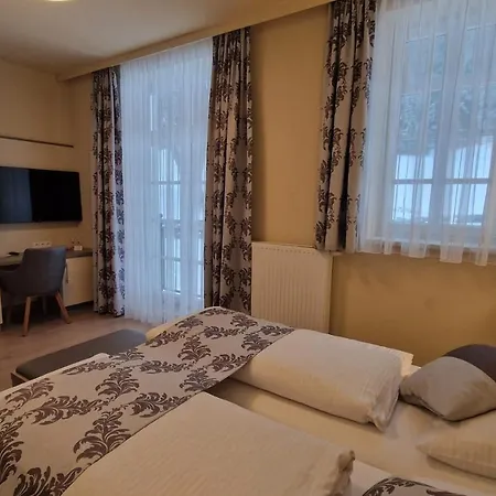 Kirchenwirt In Maria Schutz *