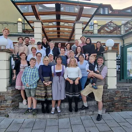 Hotel Kirchenwirt In Maria Schutz Schottwien